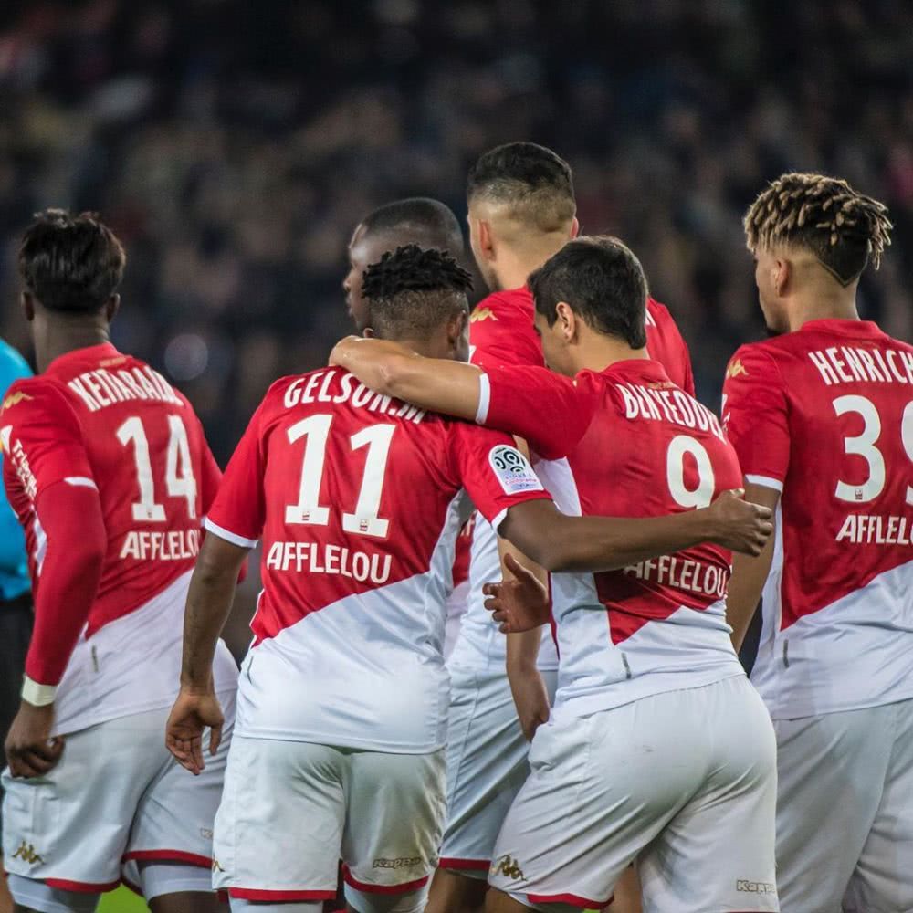 摩纳哥中锋后场提速，逆袭领跑