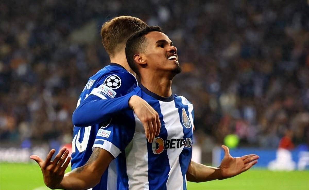 巴萨与波尔图激战正酣，补时阶段一粒世界波决定胜负！的简单介绍